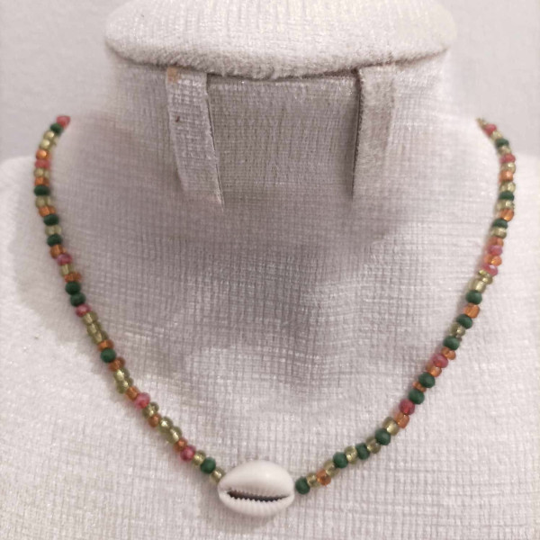 Collier coquillage et perles de verre et cristal