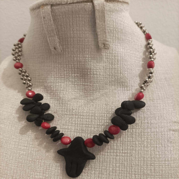 Collier en ambre et en perles rouges